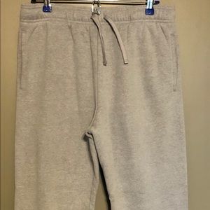 Men’s Tek Gear sweatpants.